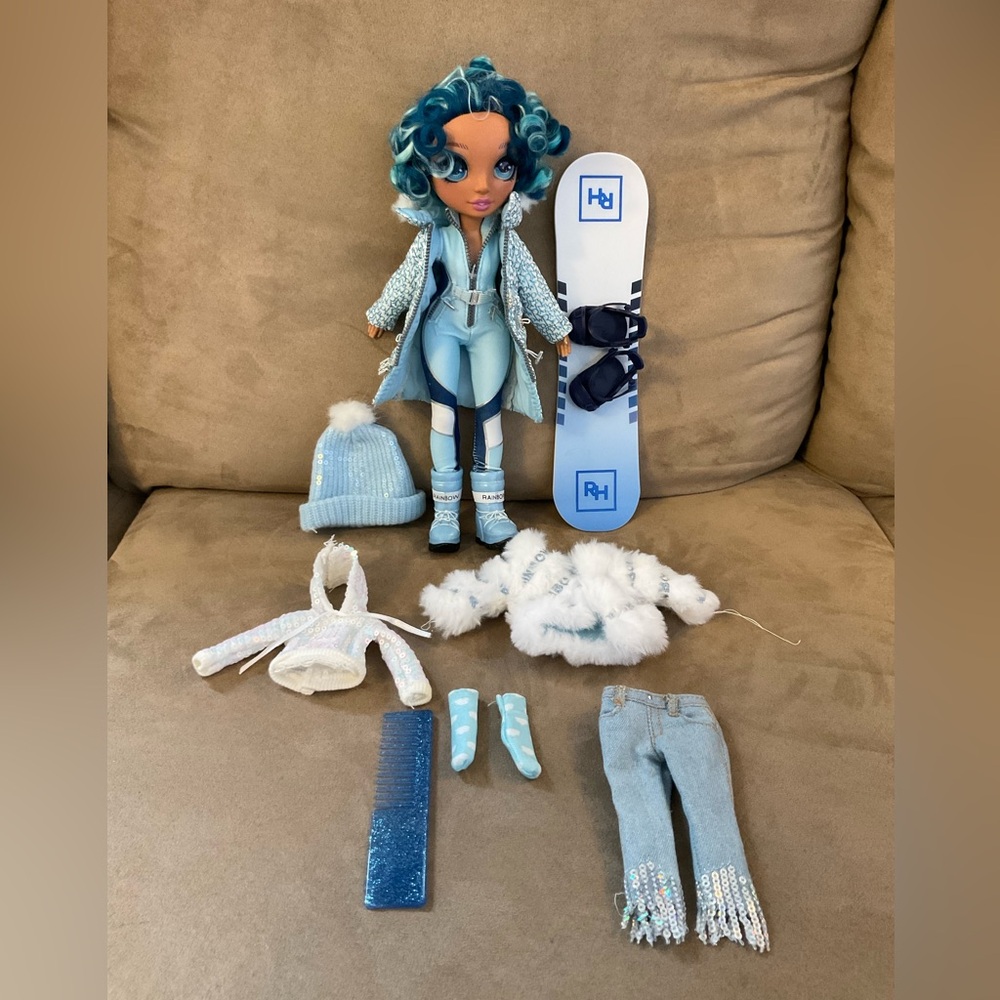 Rainbow High Skylar Bradshaw Winter Break Edition Blue Fashion Doll